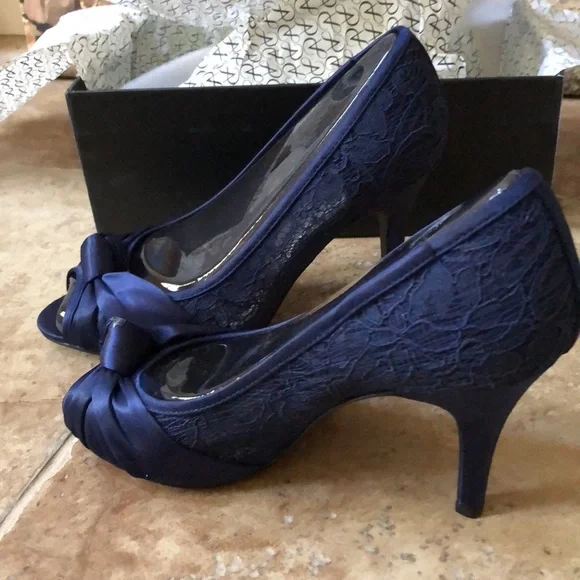 Adrianna Papell Francesca Bow Slim Heels Indigo Satin 8.5 W (HOLD) - Picture 6 of 15